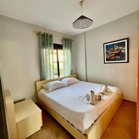 Pleasure Apartment *